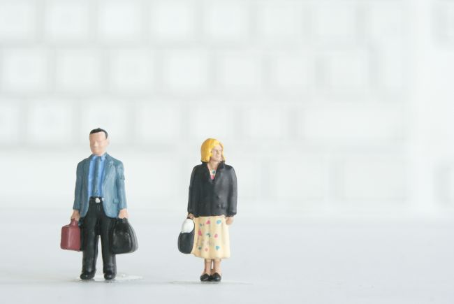 Small model figures with suitcases